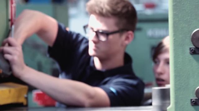 Imagefilm Ausbildung der KFV Karl Fliether Velbert GmbH & Co. KG смотреть онлайн