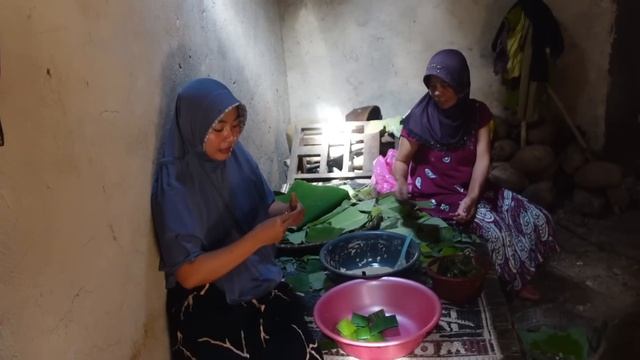 FOREIGNERS EXPLORE a VILLAGE in JAVA, INDONESIA ?? смотреть онлайн