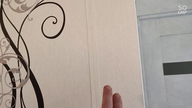 экономично декорируем стену остатками обоев