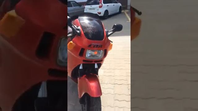 Honda CBR 1000F с Европы смотреть онлайн