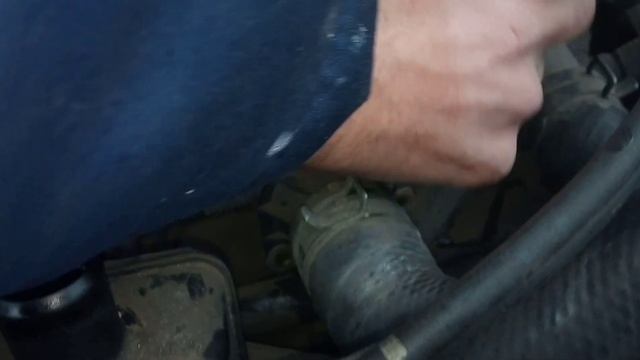 Как поменять термостат в машине. Замена термостата.Снять термостат. Toyota corolla, Renault, Citrie смотреть онлайн