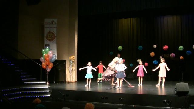 2.13. Папа танцует, Мама танцует смотреть онлайн