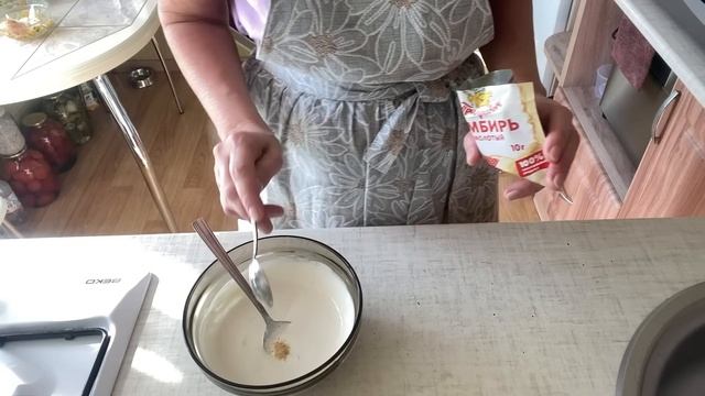 Так вкусно можно приготовить любую печень. Печень в соусе, легкий салат и макароны на обед. смотреть онлайн