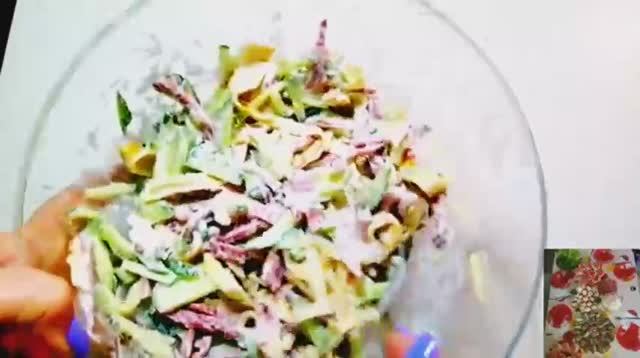 Вкусный, сытный и аппетитный салат с яичными блинчиками смотреть онлайн