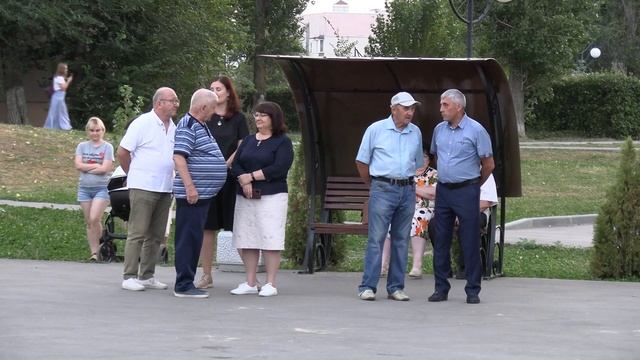 В сквере "У фонтана" прошла встреча "Без прошлого нет будущего". смотреть онлайн