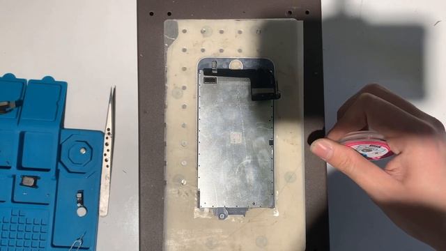 Как правильно менять стекло на iPhone 7 смотреть онлайн