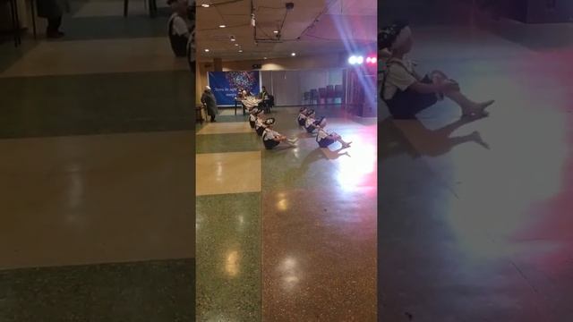 Танец Ежей на празднике " Щедрый вторник" в Херсоне 3 декабря2019г. смотреть онлайн