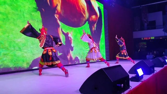 Фирменный танец Монголии: Танец лошадей - Исполняют мужчины смотреть онлайн