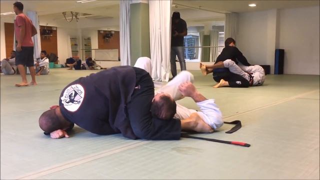O treino de Jiu-Jitsu entre Ralph e Roger Gracie смотреть онлайн
