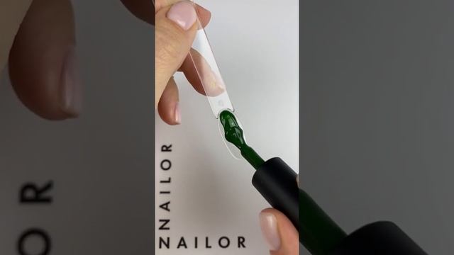Зеленый гель-лак для ногтей Мане от Nailor смотреть онлайн