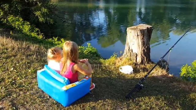 Дети построили домик палатку для ночевки смотреть онлайн