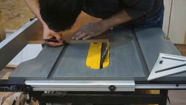 Very Simple And Useful Table Saw Sleds / Yapımı çok Kolay Ve Kullanışlı Tezgah Testere Kızakları