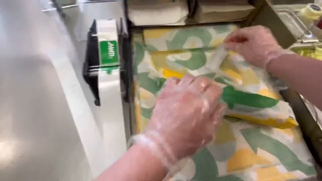 Making a few lunch rush subs смотреть онлайн