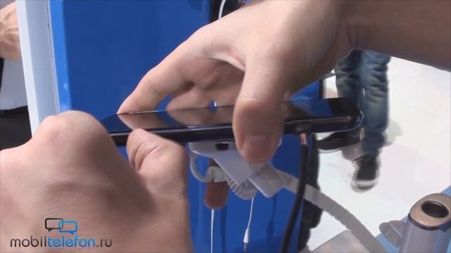 Демонстрация ZTE Grand Memo на MWC 2013 (hands-on) смотреть онлайн