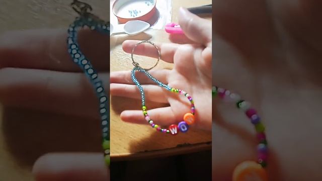 брелок из бисера WOW смотреть онлайн