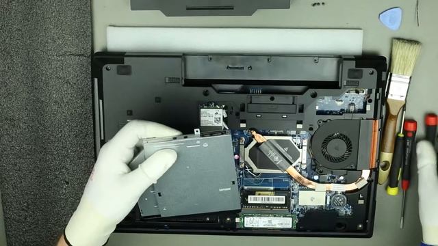 SCHENKER Flex F516, Dock 15 BUSINESS Laptop: Laufwerk / Drive смотреть онлайн