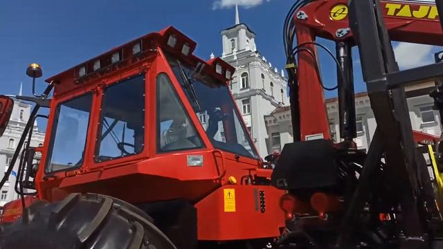 Трелевочный трактор BELARUS МЛПТ-344. 75 лет Минскому тракторному заводу. Belarus MLPT-344 tractor. смотреть онлайн