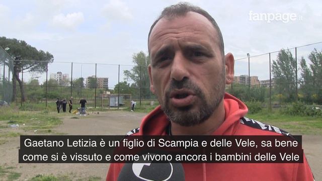 Un campetto alle Vele di Scampia grazie al calciatore Letizia: "Ora i bambini hanno un posto per gi смотреть онлайн