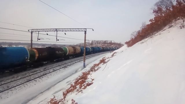 Электровоз 3ЭС5К-1042 "Ермак" с наливным составом зимним утром на Транссибе. смотреть онлайн