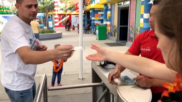 ВЛОГ Мы ПЕРЕЕЗЖАЕМ ! Отель Lapita Dubai Самый крутой УЖИН ! Идем гулять в парк смотреть онлайн