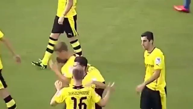 Генрих Мхитарян забивает свой первый гол за Дортмундскую Боруссию смотреть онлайн