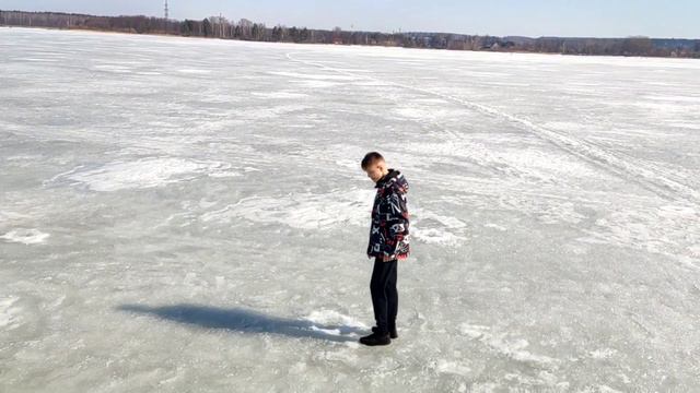VLOG !!! Зашли на озеро зимой, крепкий лёд! 🦉 смотреть онлайн