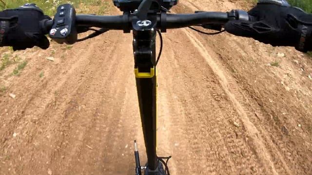 ТРАМПЛИНЫ на ЭЛЕКТРОСАМОКАТЕ! KugooKirin G4pro на мотокроссовом треке