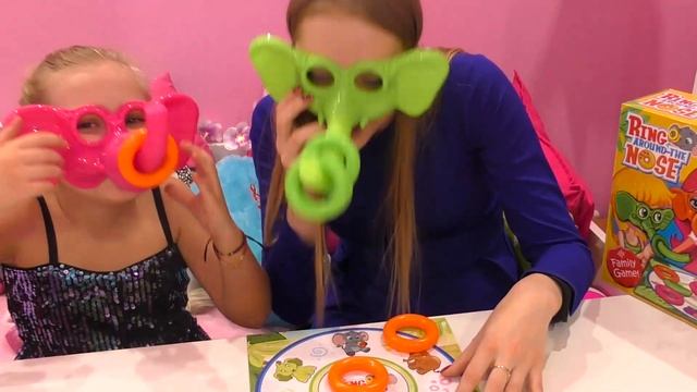 ЧЕЛЛЕНДЖ ? Кольца вокруг носа ? Детская интерактивная игра / RING AROUND THE NOSE смотреть онлайн