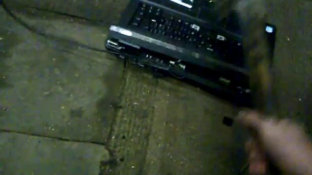 First Video: Destroying Acer Extensa 5210 смотреть онлайн