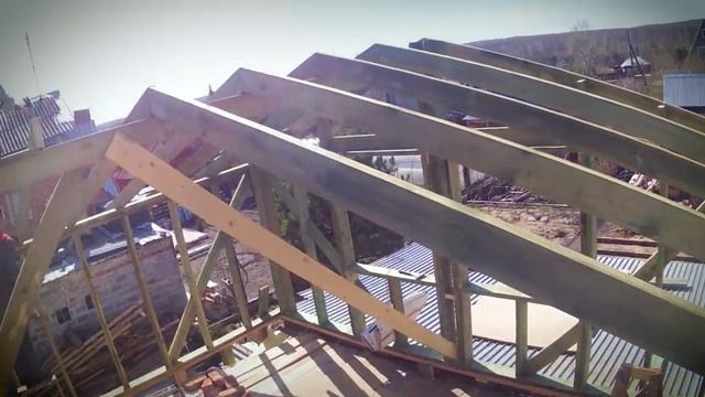 Частичная реконструкция садового дома. Часть 1. Демонтаж и монтаж второго этажа. смотреть онлайн