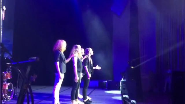 Арт-студия Виват, старшая вокальная группа. Выступление в Galich Hall, Краснодар. т. 8-989-290-83-9 смотреть онлайн