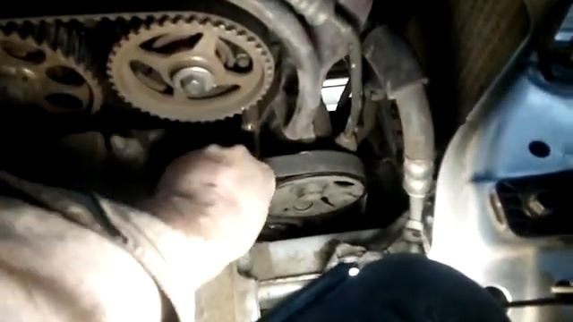 ШЕВРОЛЕ ЛАЧЕТИ.ЗАМЕНА РОЛИКА НАТЯЖИТЕЛЯ РЕМНЯ ДОП.ОБОРУДОВАНИЯ смотреть онлайн