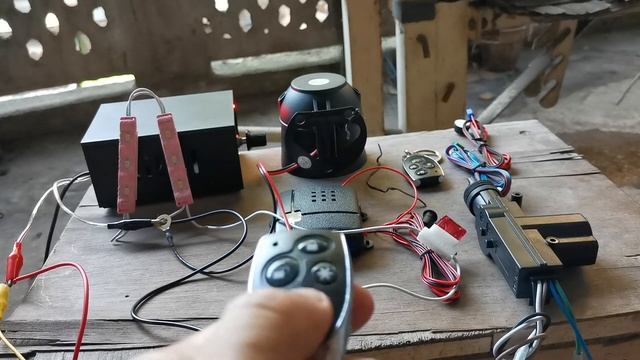 Testing New Car Alarm - Nissan Sentra B13 смотреть онлайн