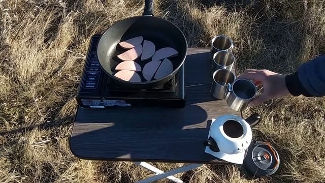Завтрак на холмах с красивым видом, лазурное весеннее небо, пение птиц и прилёт диких уток. смотреть онлайн