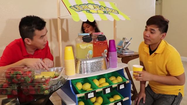 Emma Pretend Play Selling Lemonade Stand смотреть онлайн