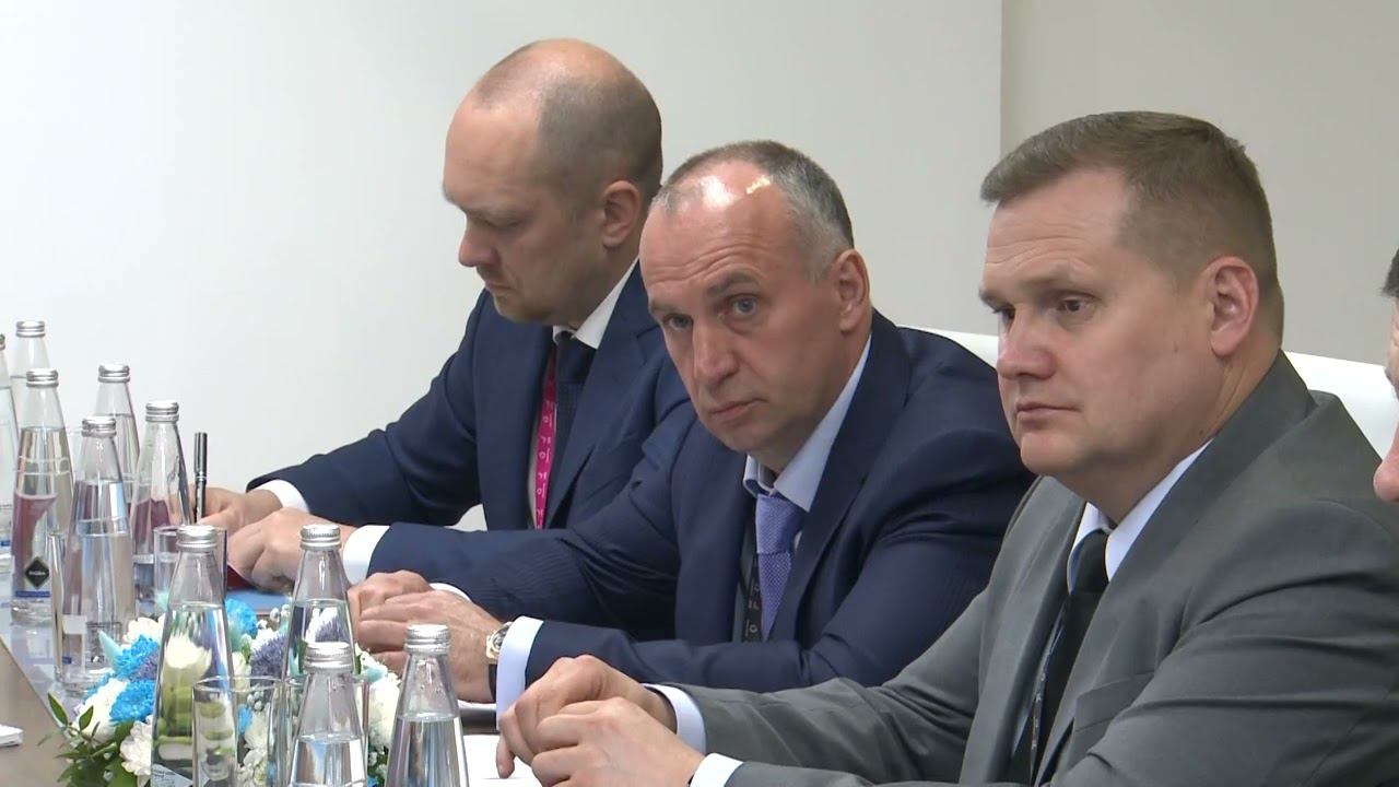 Е. Куйвашев и К. Шарлапаев обсудили развитие совместных проектов в сфере промышленности смотреть онлайн