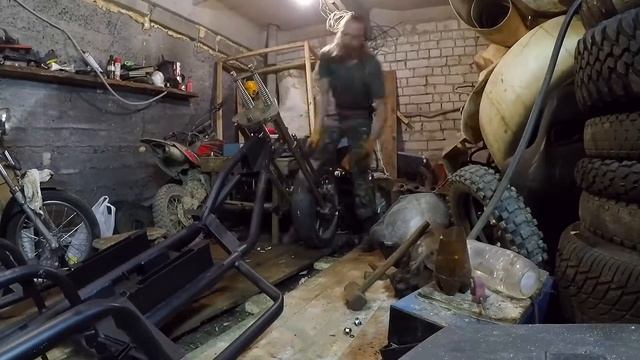 Проект "Black rune". Да начнётся сборка! Ставим переднюю вилку. смотреть онлайн