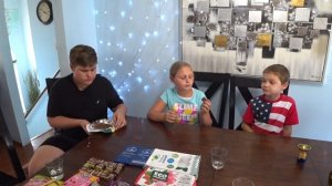 Пробуем русские вкусняшки в Америке / Получили подарки из России / Реакция на сладости из России