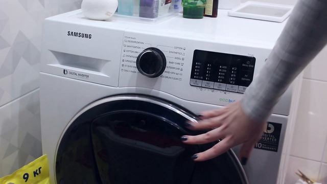 КАК СТИРАЕТ И СУШИТ ПОСТЕЛЬНОЕ БЕЛЬЕ МАШИНКА SAMSUNG WD80K5A10OW смотреть онлайн