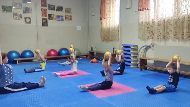 Занятие с 5-летками в секции "Оздоровительная гимнастика", педагог Глушенко Елена Анатольевна. смотреть онлайн
