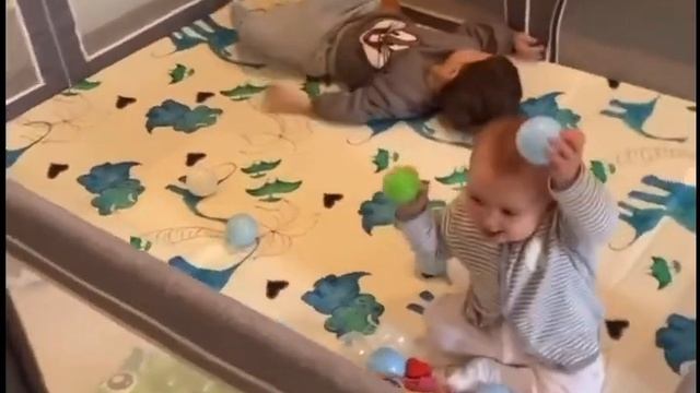 Маленький Овечкин летит в Америку и играет в хоккей с отцом смотреть онлайн