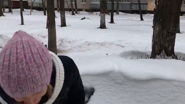 Снег по колено! Упала в снег полностью,купаюсь в снегу, Вот это ВЕСНА! смотреть онлайн