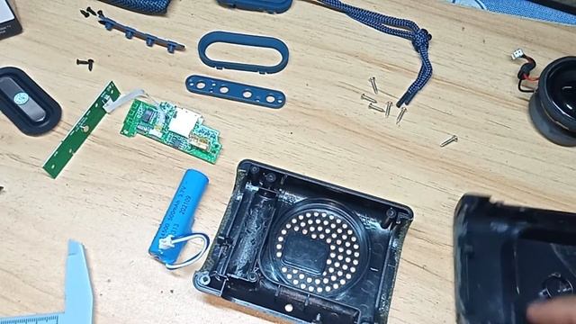 T&G TG313 (TEARDOWN / DISASSEMBLY) Bluetooth Speaker
