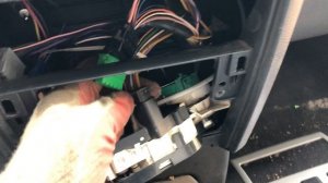 Как снять блок управления печкой на автомобиле Рено Логан