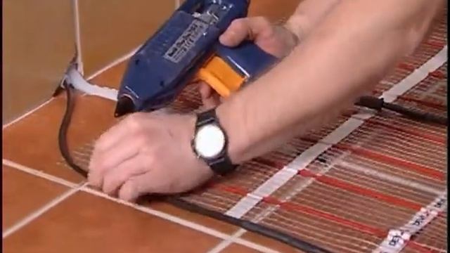 Инсталиране на електрическо подово отопление с нагревателнa рогозка DEVIcomfort 150T за тънки подов смотреть онлайн
