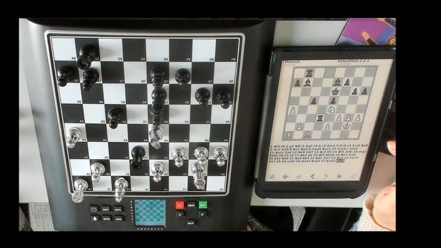 ChessGenius_pro Vs Ebookreader(Pocketbook)