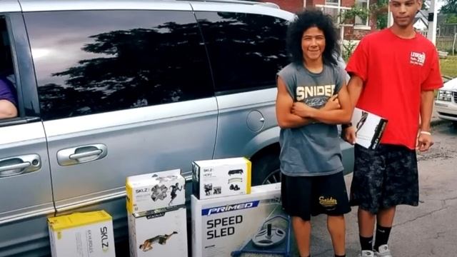 Все смеялись над этим мальчиком. Спустя время его история потрясла весь мир! смотреть онлайн