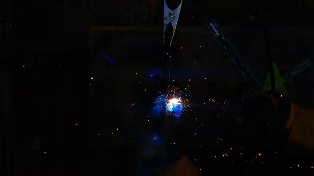 Угловая струбцина для сварки. Крутая идея из уголка. Angle clamp for welding. смотреть онлайн