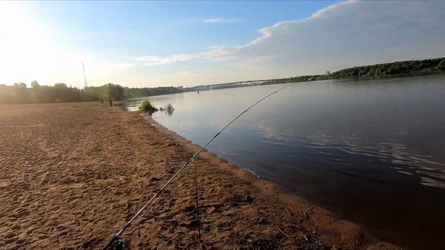 Когда заняли весь берег и ловишь на отшибе. Рыбалка на Иртыше. смотреть онлайн