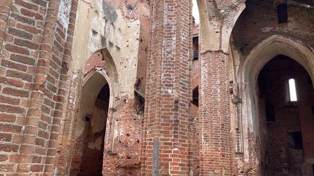 🇪🇪 Руина кафедрального собора в Тарту. Ruine von Kathedrale in Tartu. смотреть онлайн